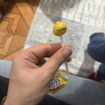 Aytop Markalı Şekerde Plastik Parça Çocuğun Boğazına Girdi