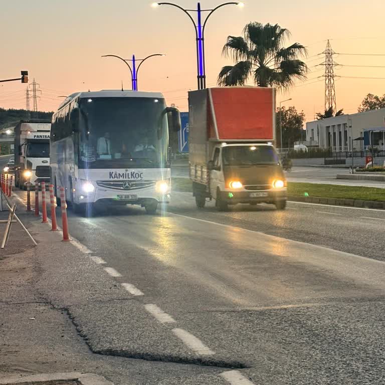 Molada Otobüs Gitti, Çocuklu Yolcuları Tehlikeye Bıraktı