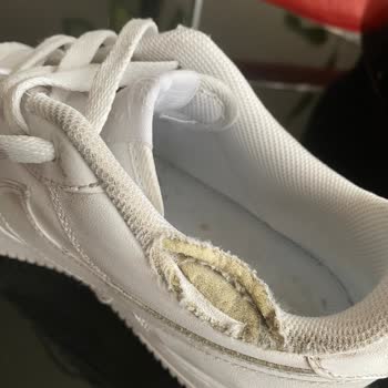 Sneaks Up’ta Aldığım Nike Air Force 1‘07 Ayakkabının Dikişi Açıldı Ve Müşteri Hizmetleri Cevapsız