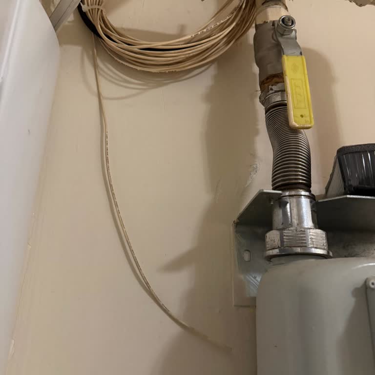 Superonline Teknisyenlerin Sistemi Tamir Etmeden Çekmesi ve Müşteri Hizmetlerinin Yanıltması