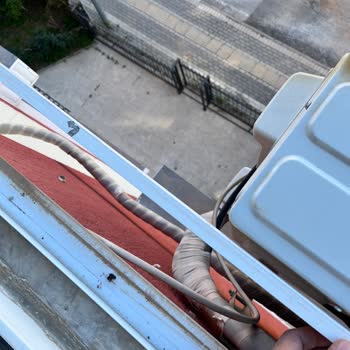Orantısız İç Ünite Ve Pencereyi Engelleyen Dış Ünite, Yetkili Servisin Kaba Tutumu