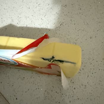 Ekici Kaşar Peyniri Küflenmiş, Ürün Güvensiz Ve İade Talebi