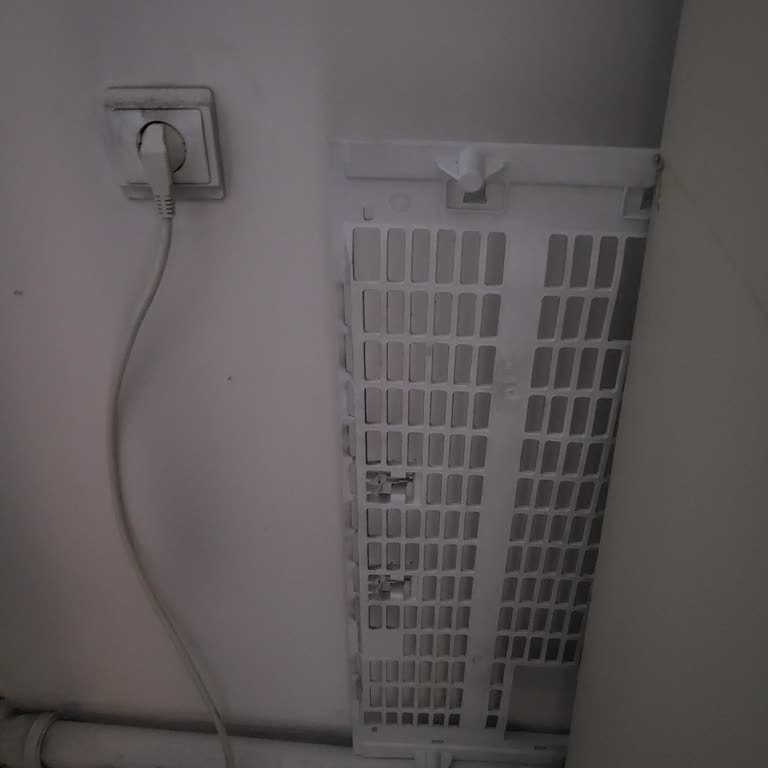 Yetkisiz Servis Buzdolabını Yanma Riskiyle Bıraktı, Fatura Ve Garanti Belgesi Vermedi