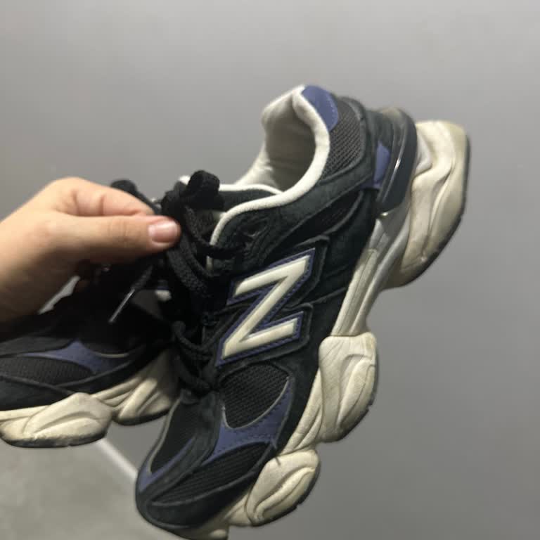 New Balance Domuz Derisi İçeren Ayakkabı İçin Yanlış Deri Bilgisi