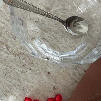 Damacana Suyunda Görülen Siyah Jelimsi Yabancı Madde Ve Şiddetli Karın Ağrısı