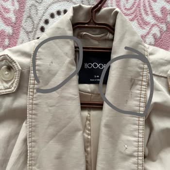 Trençkotta Yıkamaya Rağmen Çıkmayan Lekeler Ve Sökülen Etiket Cep Sorunları Değişim Talebi