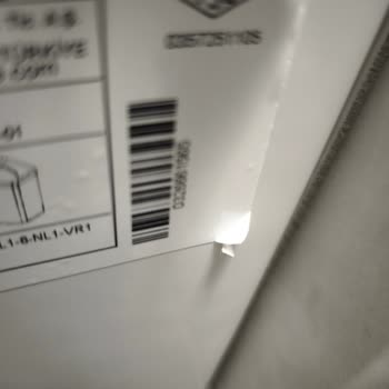 Banio’da Alınan Turkuaz Duru Klozetin Depo Kapağı Ve Basma Mekanizması Hatalı