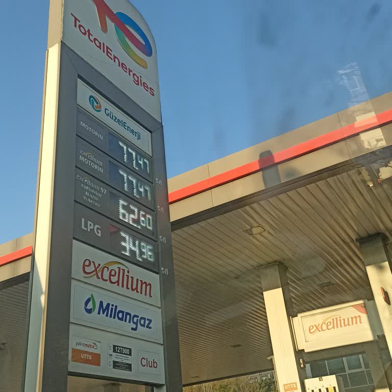 İstanbul Ambarlı Liman Yolu Total İstasyonunda Kapalı Tuvaletler Şoförleri Mağdur Ediyor