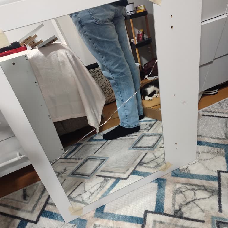 Evidea'dan Kırık Aynalı Makyaj Masası Ve Cevapsız Destek