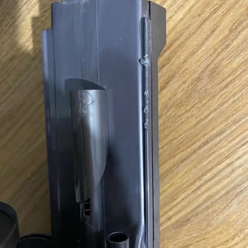 Serviste Oluşan Darbe Ve Deformasyonlu Dyson Süpürge İçin Tamir Ve Değişim Talebi