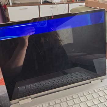 Media Markt'tan Aldığım Lenovo Yoga 7 Hafif Düşüşte Kırık Ekran Ve Bozulmuş Klavye