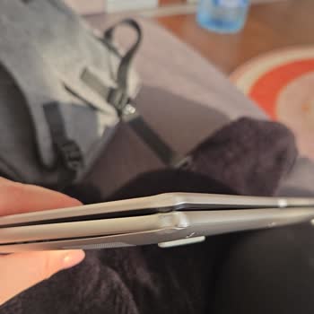 Media Markt'tan Aldığım Lenovo Yoga 7 Hafif Düşüşte Kırık Ekran Ve Bozulmuş Klavye