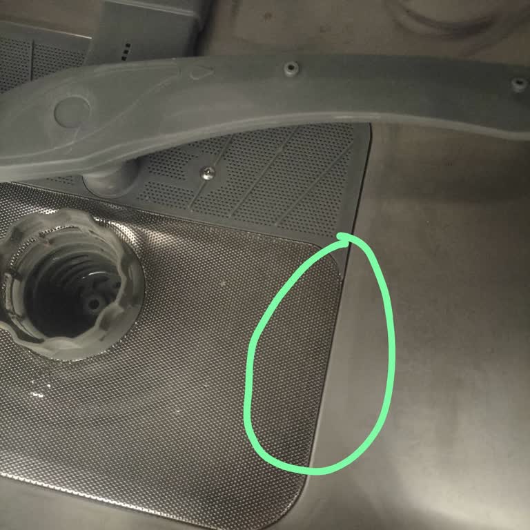 Üretim Kusuru Nedeniyle Bulaşık Makinesinde Delik Ve Su Kaçağı, Ücretsiz Değişim Talebi