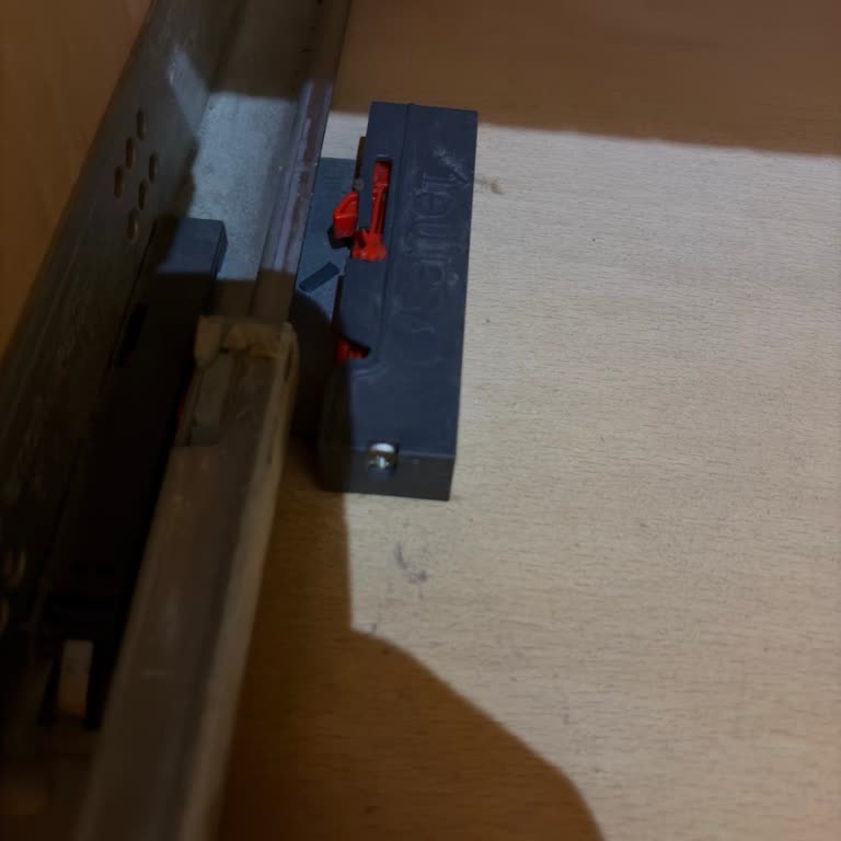 Samet Çekmece Rayı Yavaş Kapanma Mekanizması Arızası Ve Yedek Parça Talebi