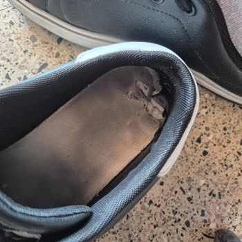 Kısa Sürede Parçalanan Ayakkabının Değişimi Talep Ediliyor