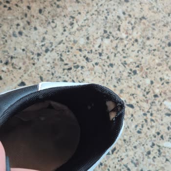 Kısa Sürede Parçalanan Ayakkabının Değişimi Talep Ediliyor