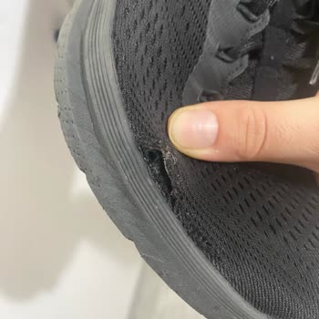 Skechers Ayakkabısının Ön Kısmı Açıldı Ve İç Topuk Eridi Değişim Talebi