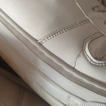 LCW Şubesinden Aldığım Asher Ayakkabıda Kısa Sürede Yırtılma Ve Garanti Reddi