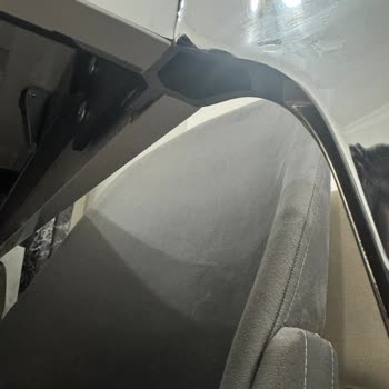 Mondi Ares Masa Takımında Değiştirilen Ayağın Farklı Ve Hasarlı Olması