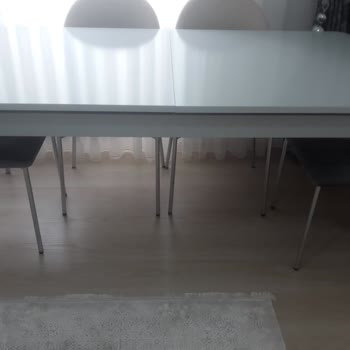 Mondi Ares Masa Takımında Değiştirilen Ayağın Farklı Ve Hasarlı Olması