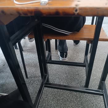 Öğretmenin Telefonu Alıp Şarj Aletini Kırması Ve Küfürlü Saldırısı