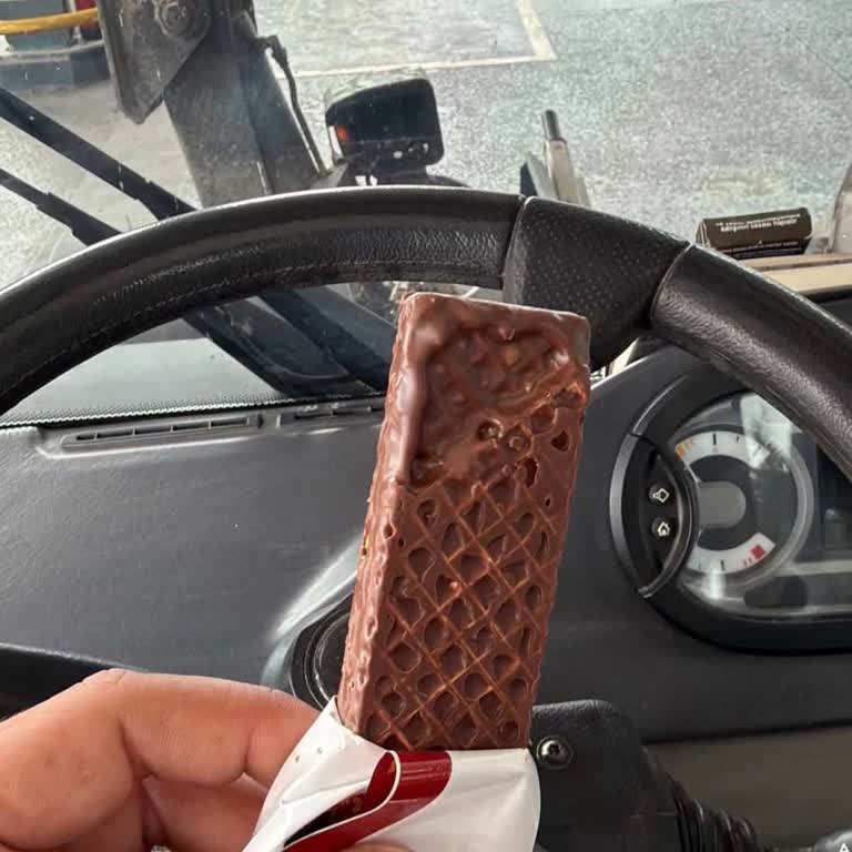 Ülker Çikolatalı Gofretin Uç Kısmı Eksik, Müşteriyi Üzdü