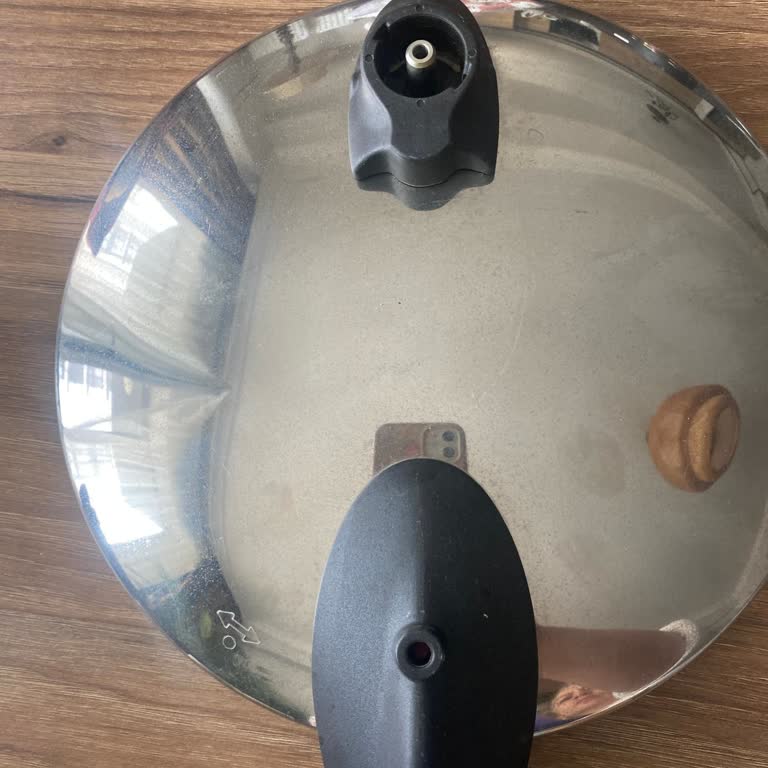 Karaca Züccaciye Astrid Düdüklü Setin Plastik Parçası Eridi, Destek Ve Parça Temini Yok