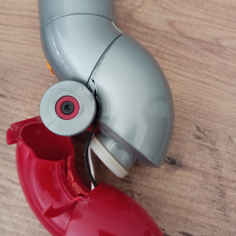 Dyson V12 Parça Kırılması Ve Ücretsiz Değişim Talebi