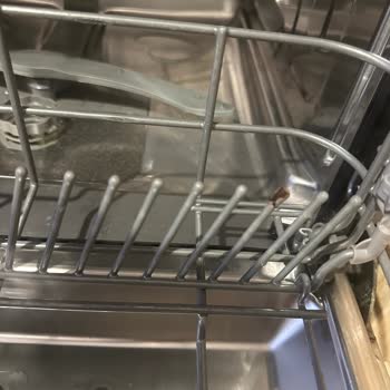 Samsung Bulaşık Makinesinde Tekrarlayan Sepet Tel Paslanması Ve Ücretsiz Onarım Talebi