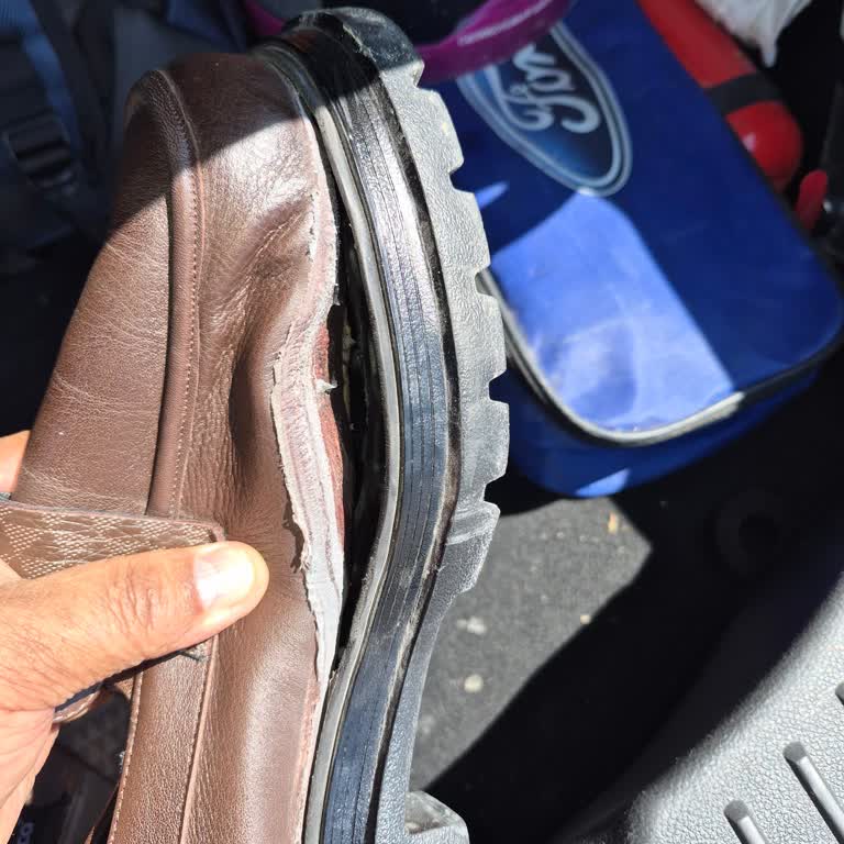 İndirimli Ayakkabılarda Üretim Hatası Ve Firmadan Haksız Çözüm Teklifi