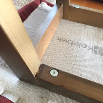 Kelebek Mobilya Sandalyeleri Yapışkan Parçalarından Ayrıldı Ve Tamir Edilemedi