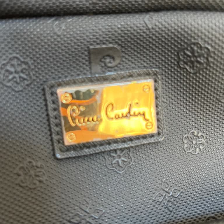 Pierre Cardin Çanta Logosu Kısa Sürede Soyuluyor, Değişim Talebi