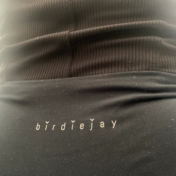 Renk Yanlışlığı Ve Dikiş Sorunlarıyla Kullanılamaz Yoga Taytı