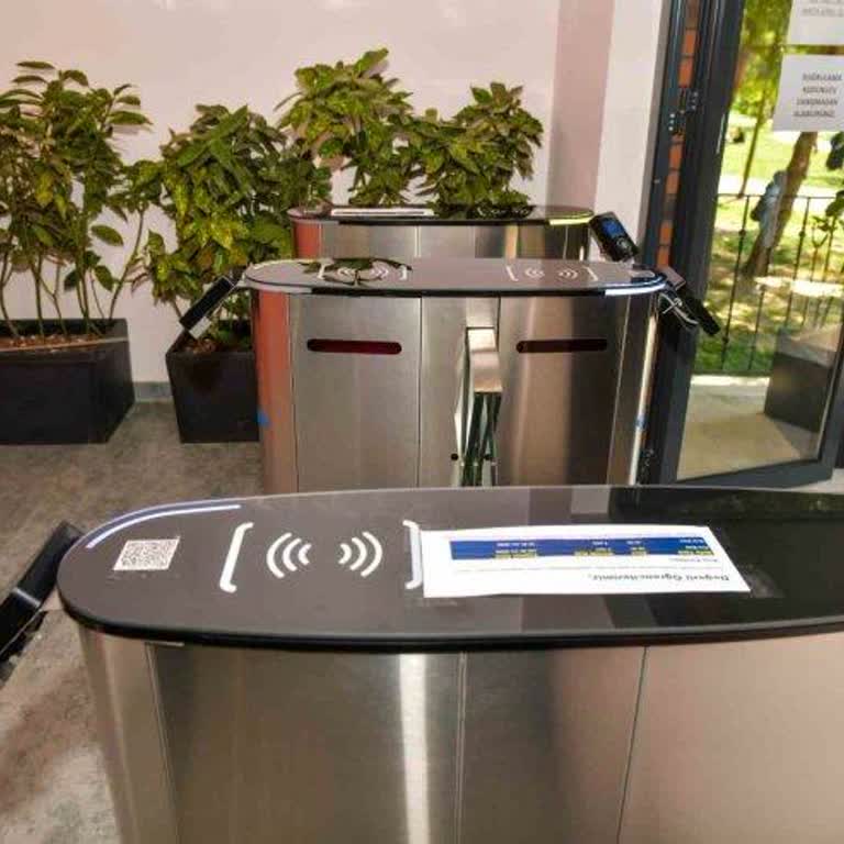 Çınar Kütüphanesi Otomatik Kapı Sistemi Öğrencileri Zor Duruma Sokuyor