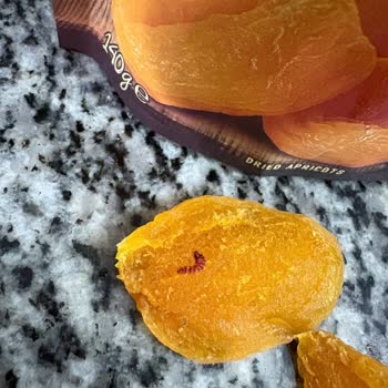 Son Kullanma Tarihi Geçmemiş Kayısının İçinde Kurt Çıktı Çocuk Sağlığı Tehlikede