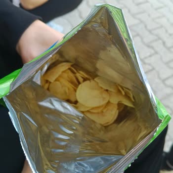 BİM Patito Yoğurt Ve Mevsim Yeşillikli Cips Aldım Ne Tadı Var Ne Tuzu