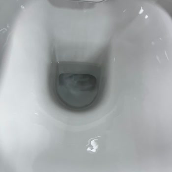 Vitra Klozetinde Hızlı Çözülmeyen Lekeler Ve Değişim Talebi