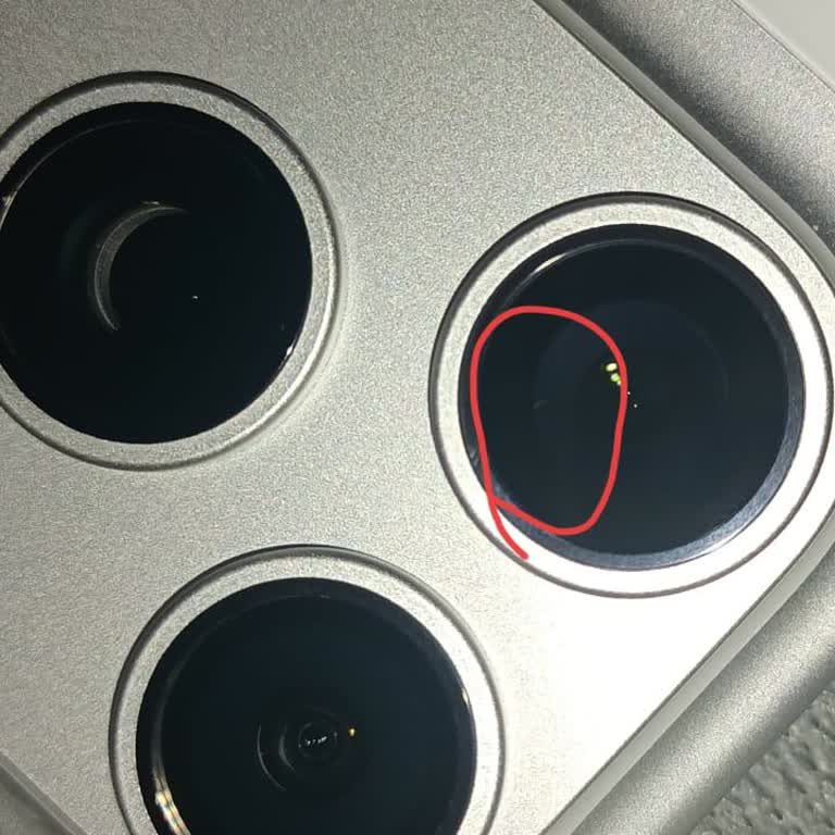 Ayıplı IPhone 17 Pro Max'te Lens Tozu - Hemen Değişim Talebi