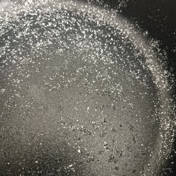 Taç Valeriya Döküm Tencere Seti İç Yüzeyde Beyazlaşma Ve Hızlı Bozulma Sorunu