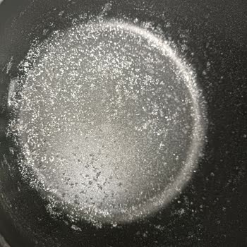 Taç Valeriya Döküm Tencere Seti İç Yüzeyde Beyazlaşma Ve Hızlı Bozulma Sorunu