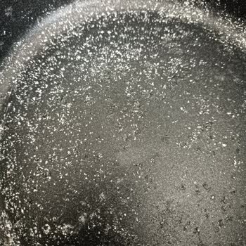 Taç Valeriya Döküm Tencere Seti İç Yüzeyde Beyazlaşma Ve Hızlı Bozulma Sorunu