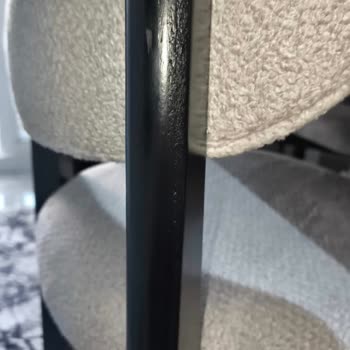 Masa Takımındaki Deformeler Ve Cevapsız Mağaza İletişimi