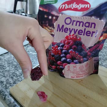 BİM Dondurulmuş Orman Meyvelerinde Saç Kılı Bulunması Sağlık Endişesi Yarattı