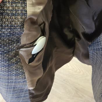 Alarmı Sökülmemiş Ceket Ve Çözüm Bulamayan Müşteri Hizmetleri