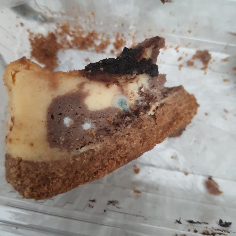 Migros Sanal Markette Çözülmüş Donmuş Ürünler Ve Küflenmiş Cheesecake