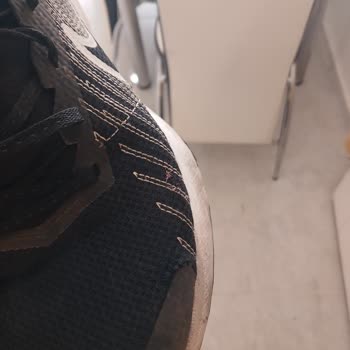 FLO Elazığ Mağazasından Aldığım Spor Ayakkabının Üretim Hatası Ve Değişim Talebi