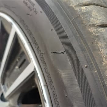 Solicito cambio de neumático Hankook Ventus Prime por grieta lateral