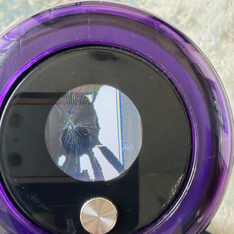 Dyson V15 Detect Ekran Çatlağı İçin Üst Gövde Değişimi Ve Aşırı Ücret Şikayeti