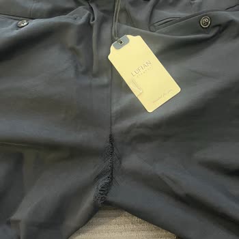 Lufian Mağazasından Gelen Pito Chino Pantolon Yırtık Ve Lekeli