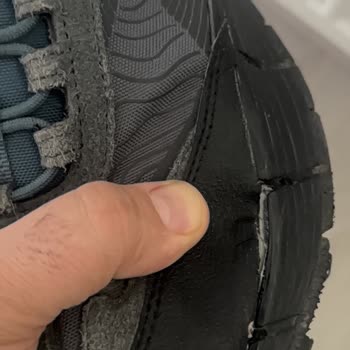 Reebok Ayakkabısında Kısa Sürede Yırtılma Ve Değişim Talebinin Reddi